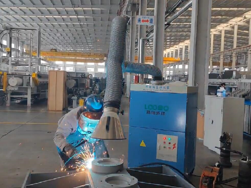 焊點(diǎn)在哪，凈化到哪”——移動(dòng)式焊煙凈化器的的實(shí)戰(zhàn)優(yōu)勢(shì)